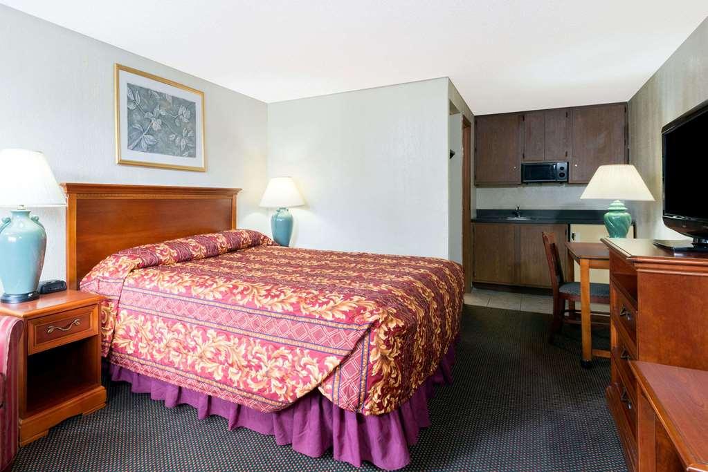 Americas Best Value Inn Martinsburg Room photo