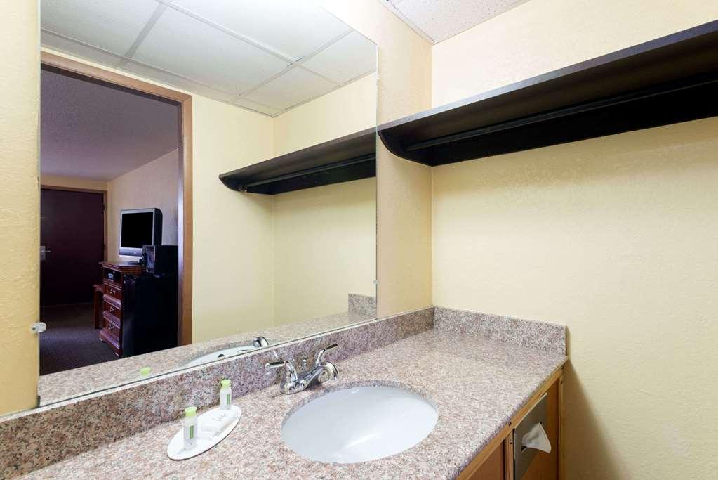 Americas Best Value Inn Martinsburg Room photo