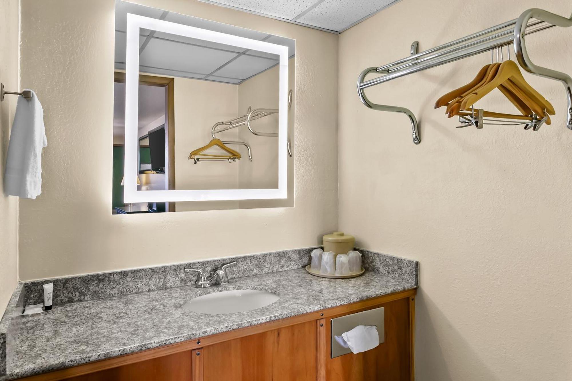 Americas Best Value Inn Martinsburg Exterior photo