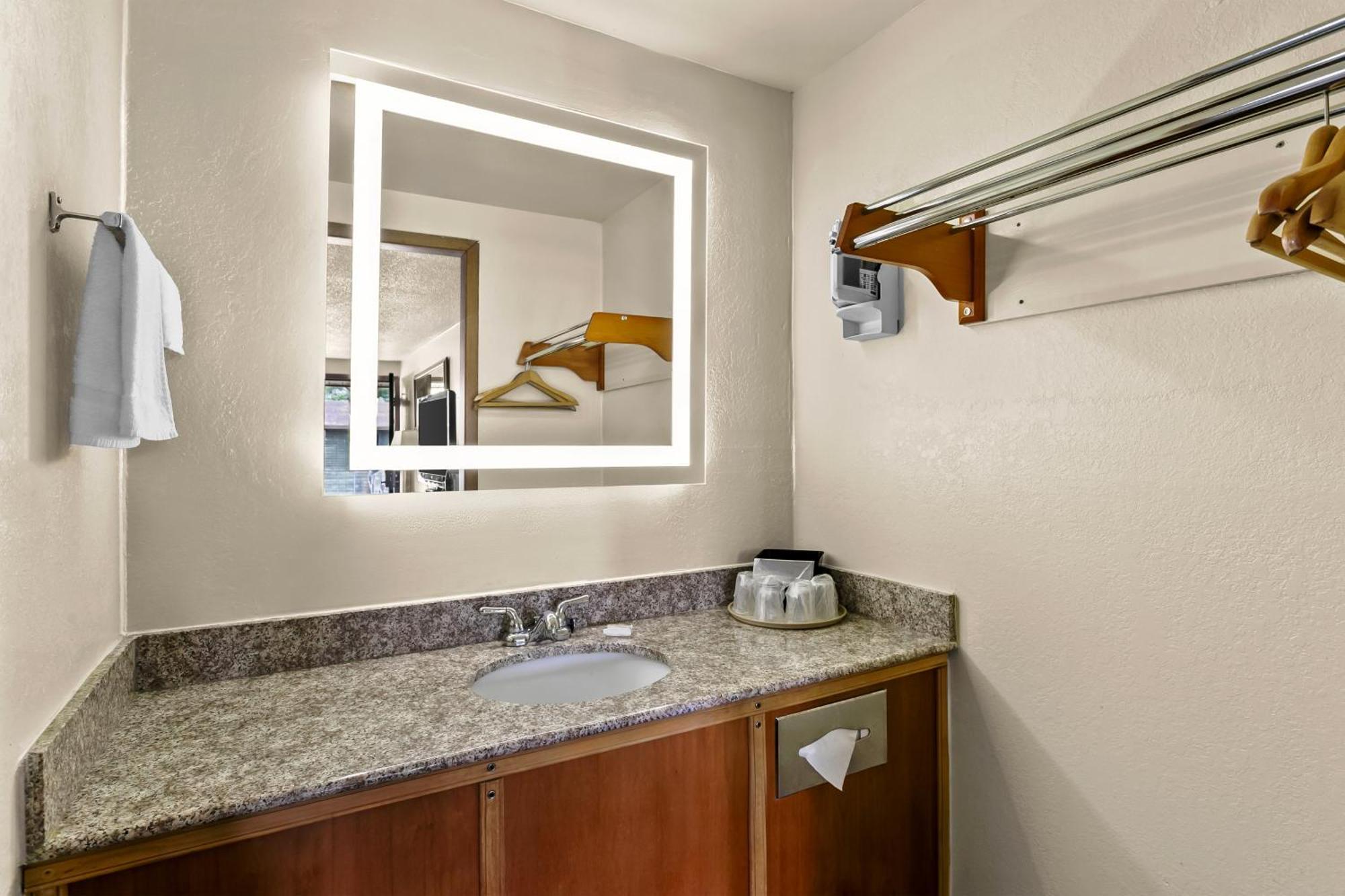 Americas Best Value Inn Martinsburg Exterior photo