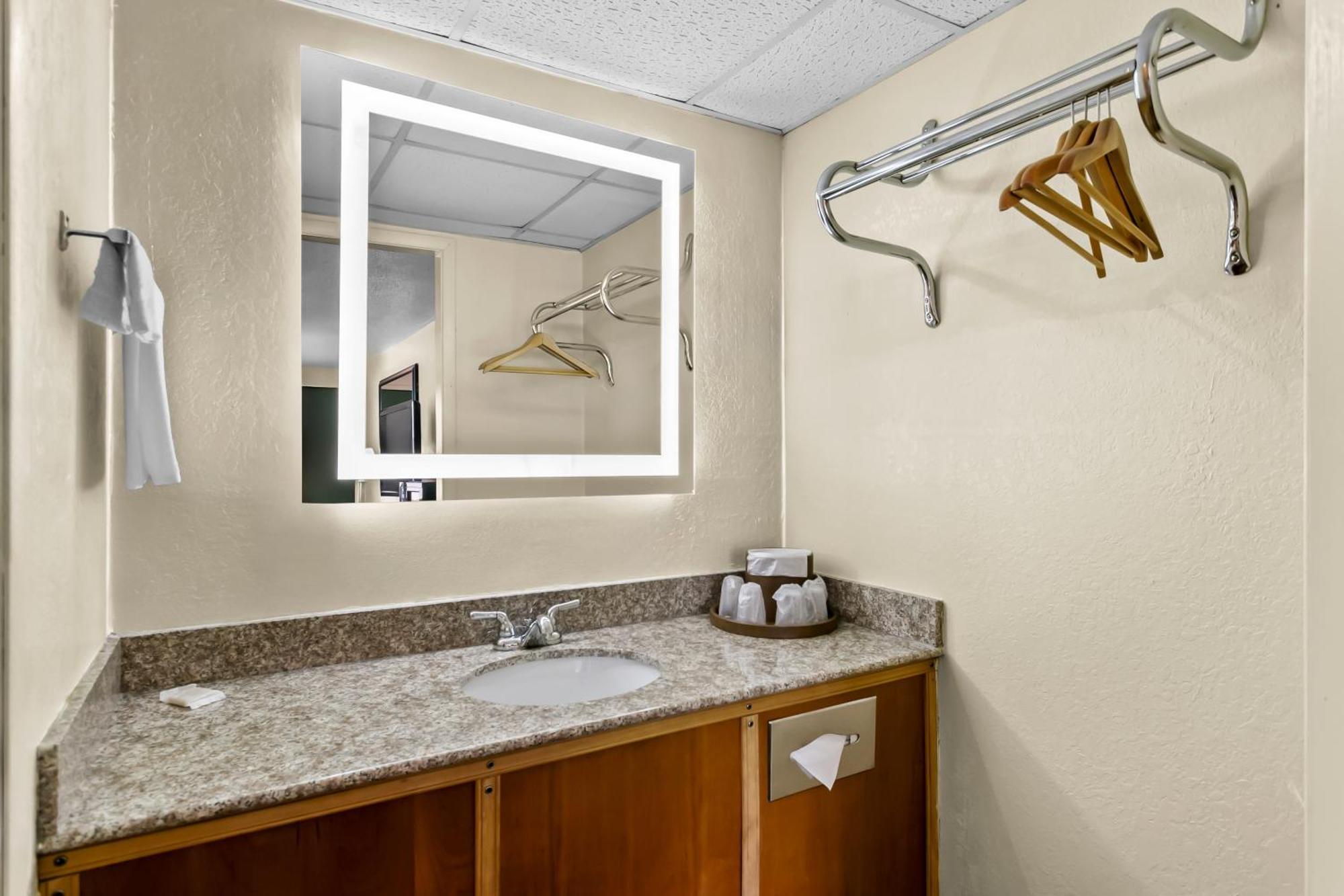 Americas Best Value Inn Martinsburg Exterior photo