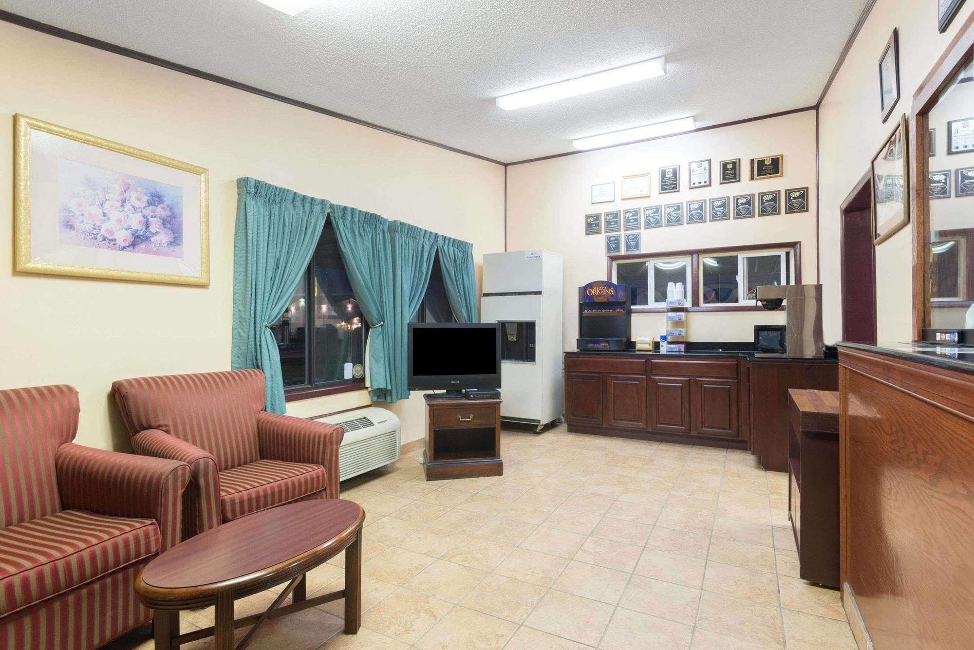 Americas Best Value Inn Martinsburg Exterior photo